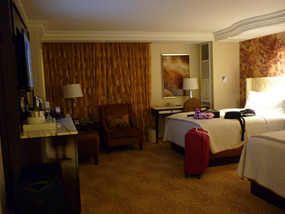 Room huge with foyer & two queen beds