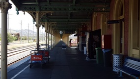 Albury station platform