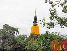 Wat Yai Chai Mongkhol, die große Chedi