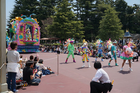The unexplainable daytime Easter parade begins