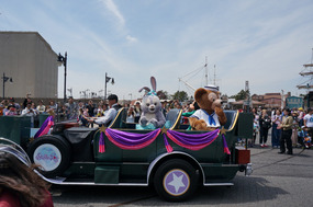 Mickey, Duffey and Bunny car appeared occasionally