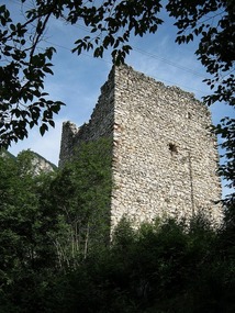 Castle ruin near geocache