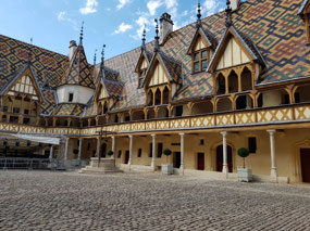 The courtyard at Hotel Dieu