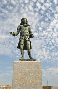 Statue of a general of the naval army