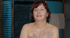 Gudrun mit Matsch im Gesicht