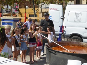 Princesses stirring the pan