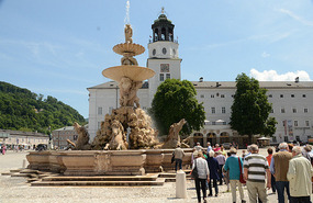 Residentzplatz & fountain