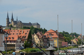 City dominated by cathedral