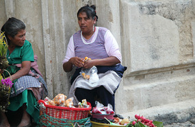 Hawkers outside Iglesia San Francisco