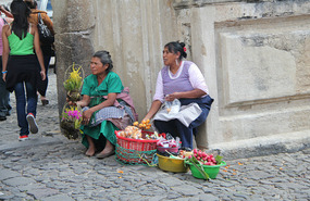 Hawkers outside Iglesia San Francisco