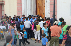Still waiting to go in & receive their presents
