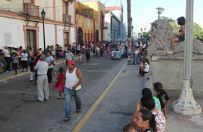 Why are everyone queuing up for?