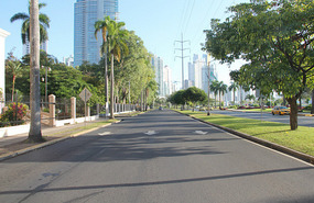 A very empty but normally extremely busy Av Balboa