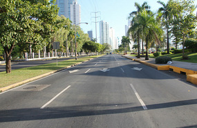 A very empty but normally extremely busy Av Balboa