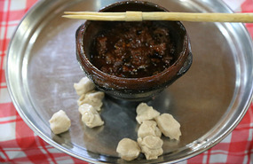 Tihiio: maize roasted barley flour - beef stew
