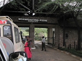 Massai Mari entrance - waiting for opening time