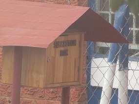 Border crossing suggestion box standing alone
