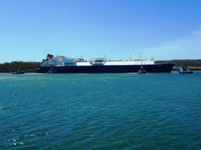 LNG transport ship departing