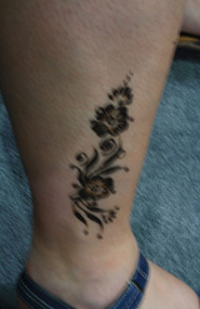 The artwork of a Henna Tattooist