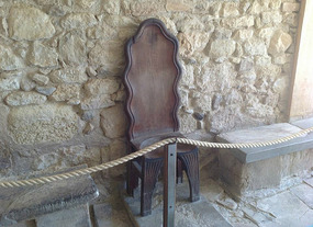 The Minoan throne of Knossos