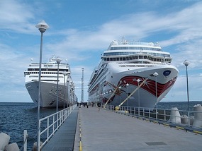 MSC Opera next to Norwegian Jewel
