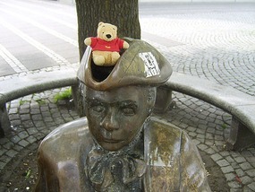Popular Kiel Major Asmus Bremer (and friend!!)