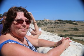 Roisin looking over the battlements, Mdina