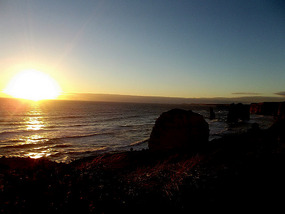 Great Ocean Road tour - sunset over apostles