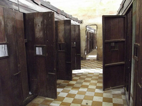 Tuol Sleng Genocide Musuem - block C cells