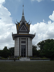 Choeung EK killing field - Monument tower