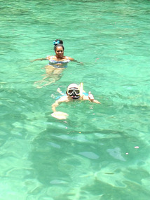 snorkeling Bay Phi Phi island tour