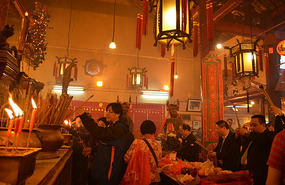 Rezos en el Man Mo Temple