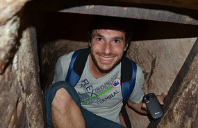 Chris dentro del tunel 
