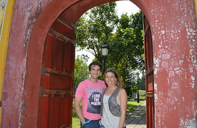 En la puerta de uno de los templos