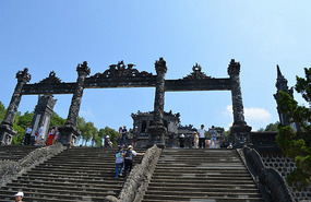Entrada a la tumba de Khai Dinh
