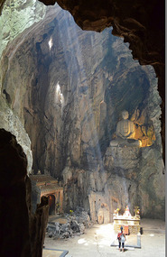 Templo en una caverna