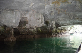 Cruzando la cueva