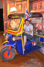 Al mando de un tuk tuk
