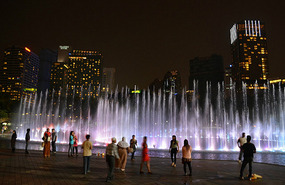 Aguas danzantes frente las Torres Petronas