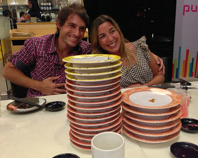Chris tampoco puede mas! Que manera de comer!!!