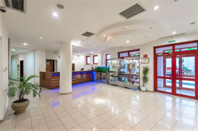 Armkhi Hotel Foyer (c. booking.com)