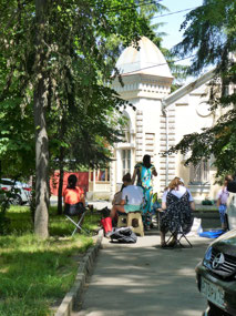 An Art Lesson in Kosta Khetagurova Park