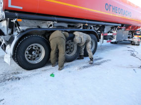 Changing Tyres of the Huge Petrol Tankers