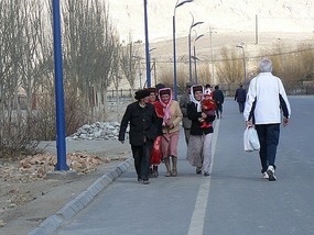 Tajik Women Take a Look at Alan