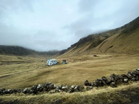 Cottage Toward Gásadalur 
