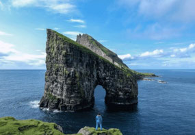 Dragarnir Arches (c. Guide to Faroes)