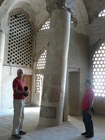 Leaning Pillar - Jameh Hypostyle Prayer Hall 