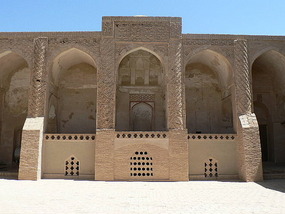 Nai'n Jameh Mosque with its Intricate Stucco Work