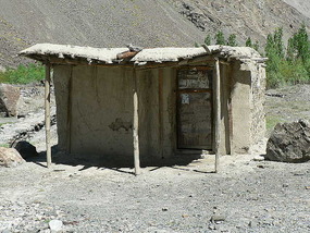 Hut on our Way to Shandur