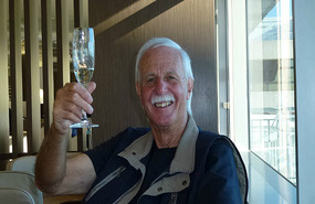 Alan Looking Relaxed in the Qantas Airport Lounge